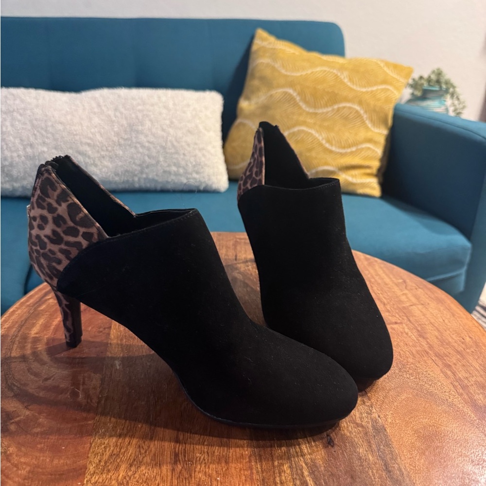 Bandolino Black Heeled Boots with Decorative Heel